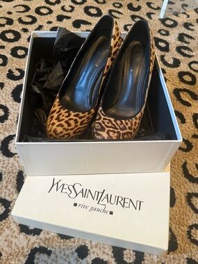 Yves Saint Laurent Leopard Print Pumps - Black Interior
